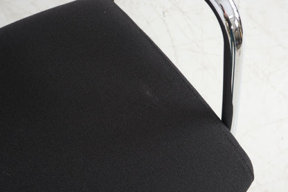 Nyrenset | Sort Sitland Sled konferansestol med kromramme