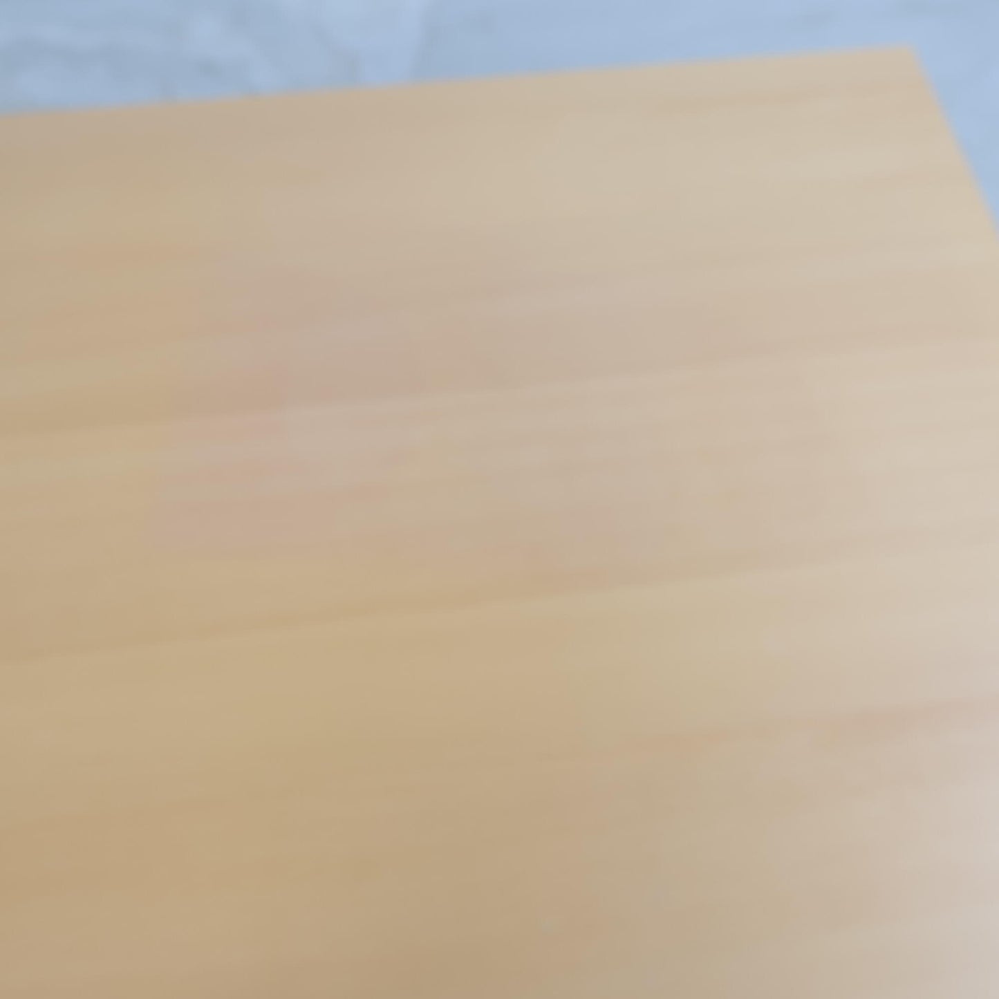 Nyrenset | 140x80 Kinnarps Elektriske hev/senk skrivebord med treplate