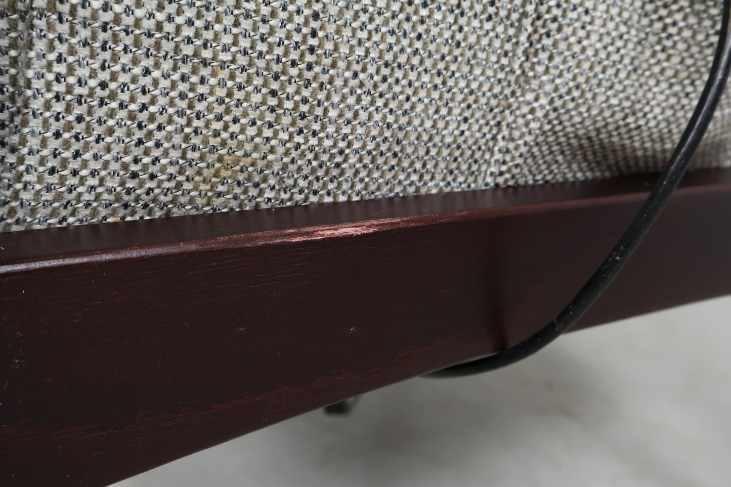 Nyrenset | Lys grå Hjort Knudsen elektrisk lenestol med krakk