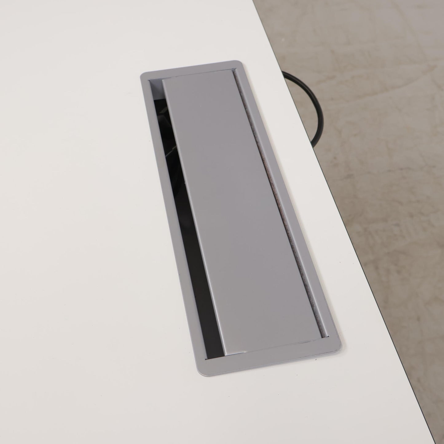 Kvalitetssikret | 160x80 cm, Elektrisk hev/senk skrivebord med magebue