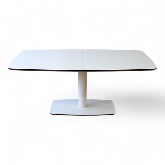 Nyrenset | Moderne møtebord i hvit