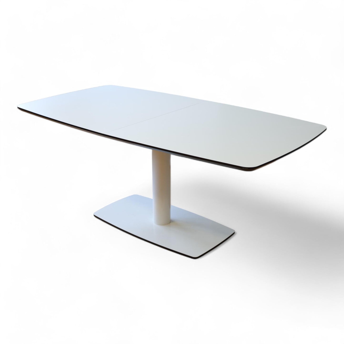 Nyrenset | Moderne møtebord i hvit