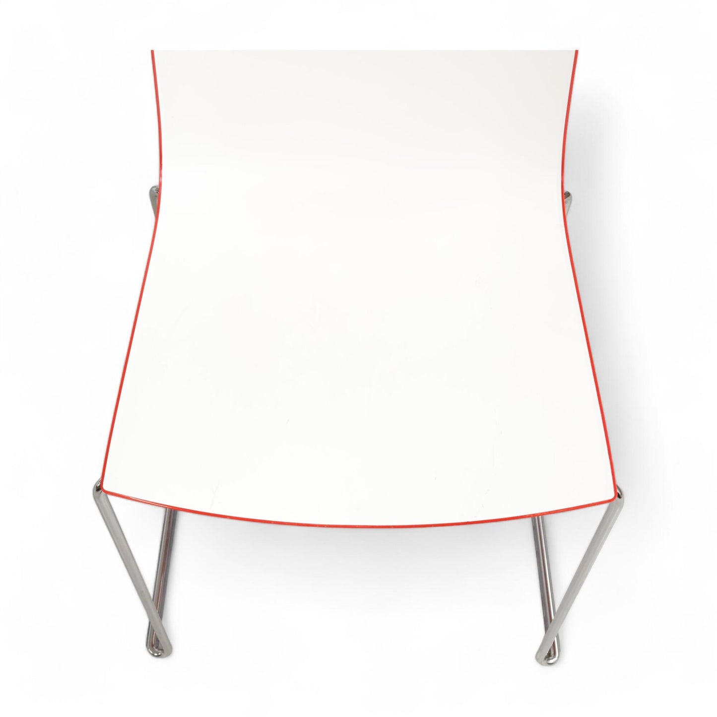 Nyrenset | Arper stol i hvitt og rødt