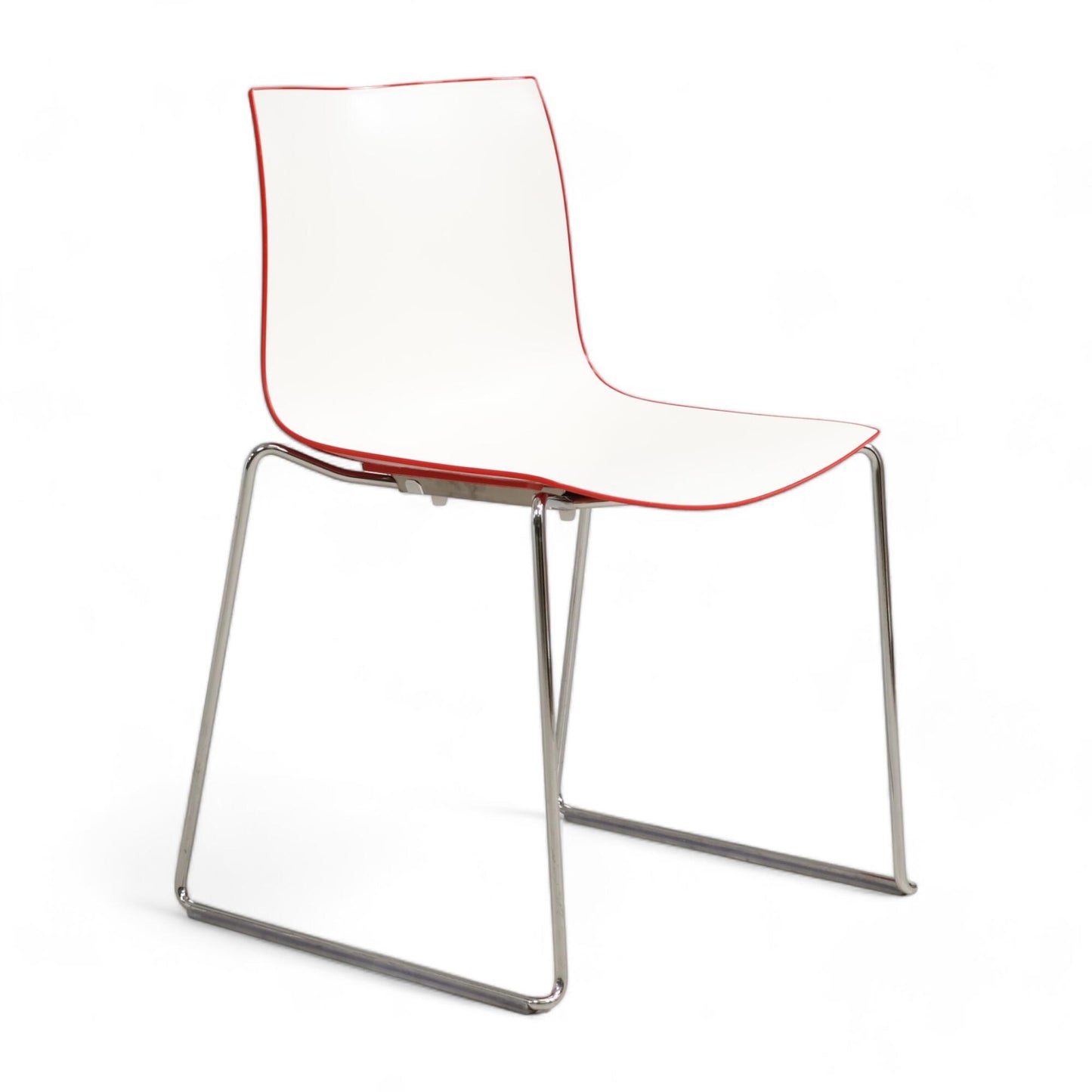 Nyrenset | Arper stol i hvitt og rødt