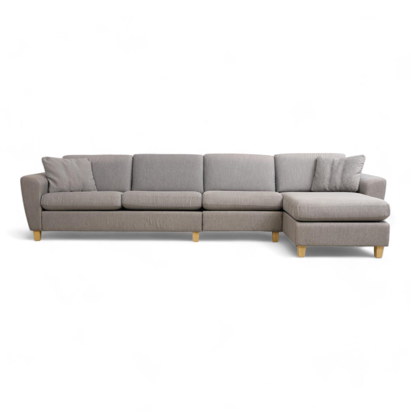Nyrenset | Grå Formfin sofa med sjeselong