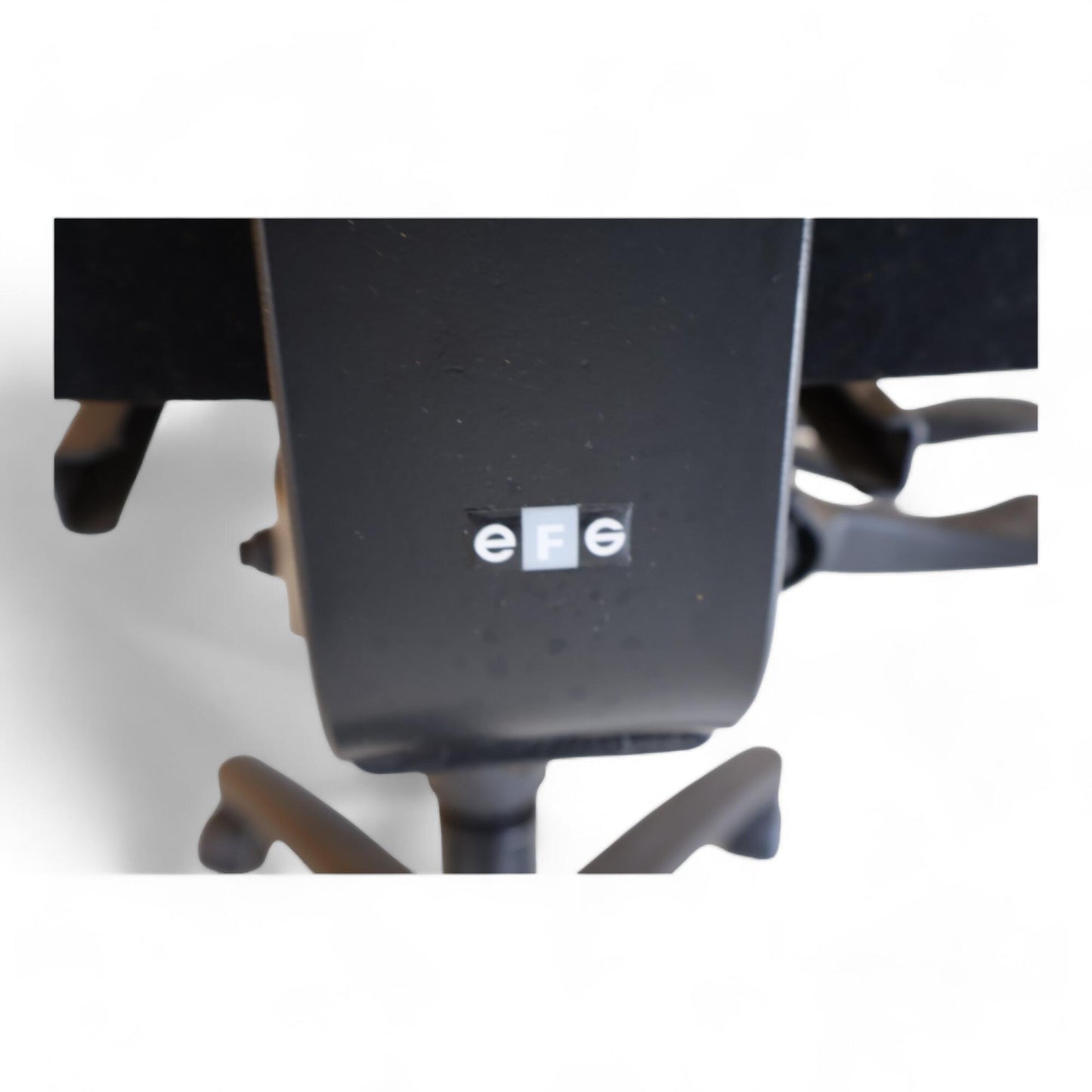 Nyrenset | Sort EFG kontorstoler
