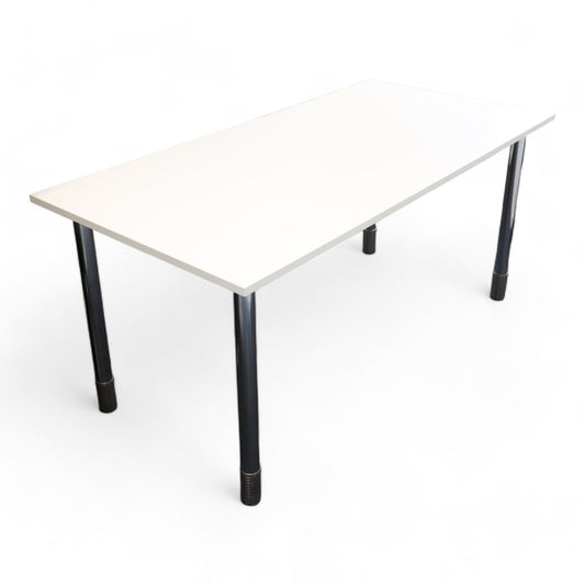 Utmerket tilstand | Stort hvitt skrivebord med krumme ben 160x80cm