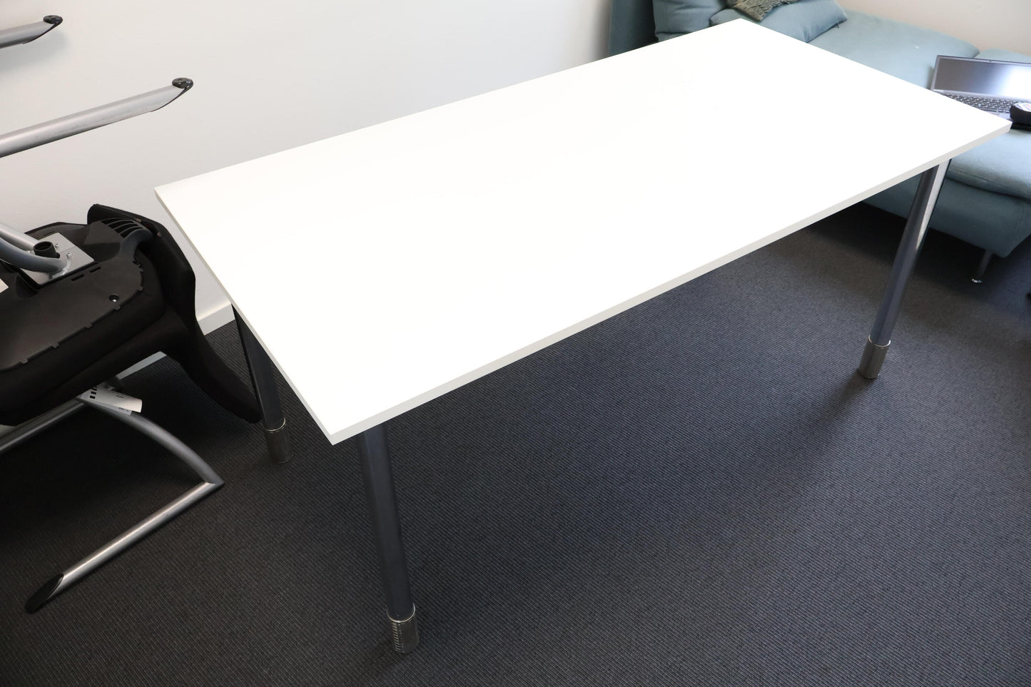 Utmerket tilstand | Stort hvitt skrivebord med krumme ben 160x80cm