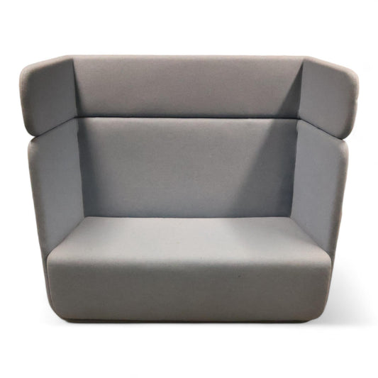 Nyrenset | Softline Basket sofa med høy rygg i lys blå