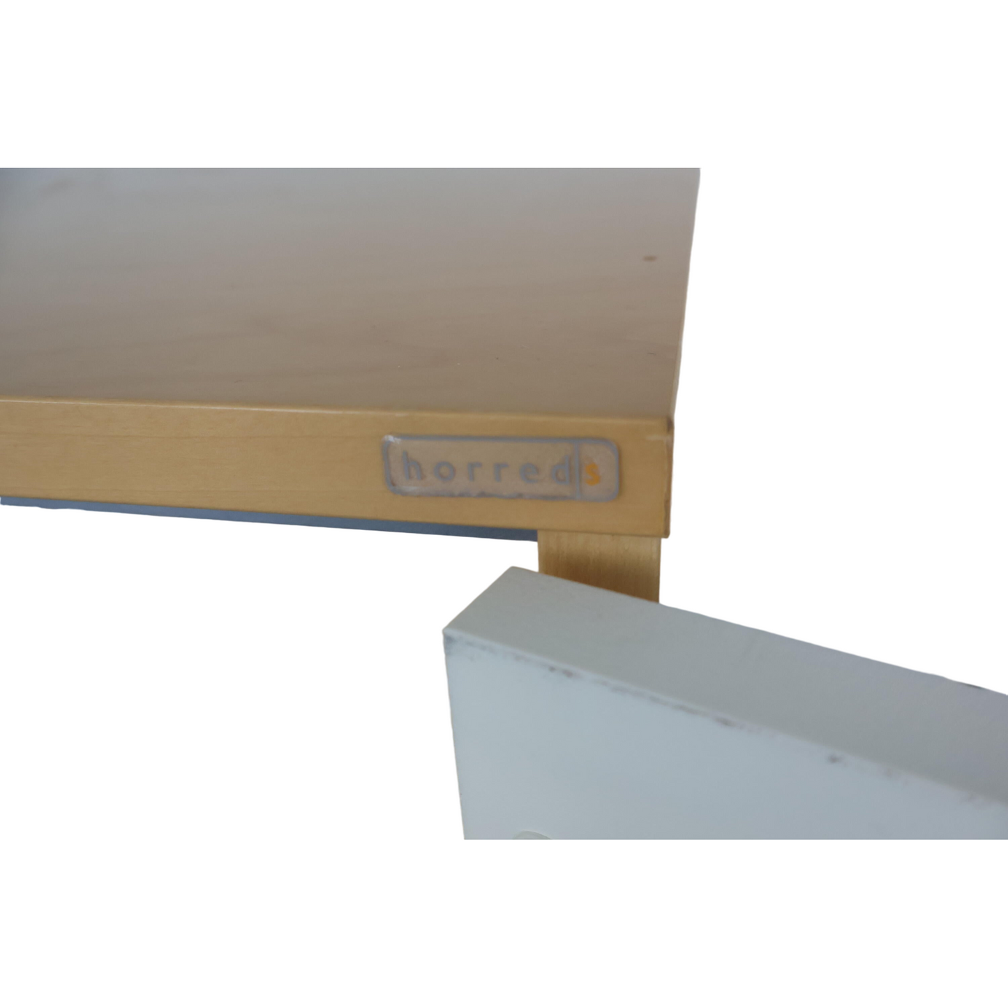 Kvalitetsikret | Horreds låsbare skap i trefarget og hvit