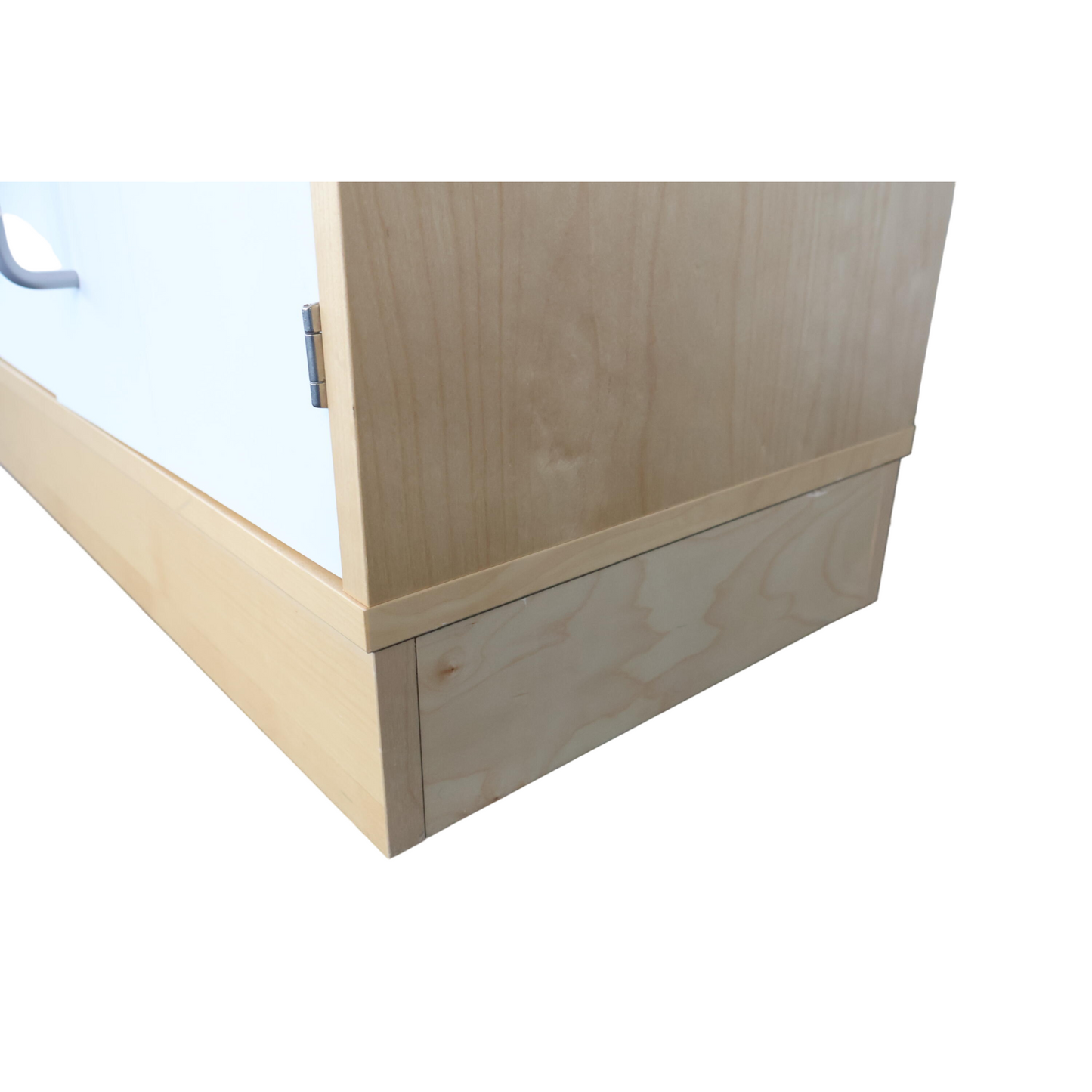 Kvalitetsikret | Horreds låsbare skap i trefarget og hvit