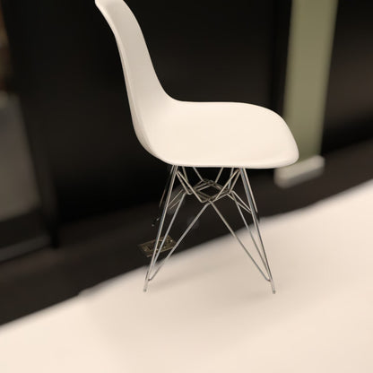 Kvalitetssikret | Eames Plastic Side Chair, hvit (replika)