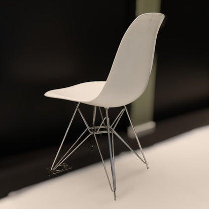 Kvalitetssikret | Eames Plastic Side Chair, hvit (replika)