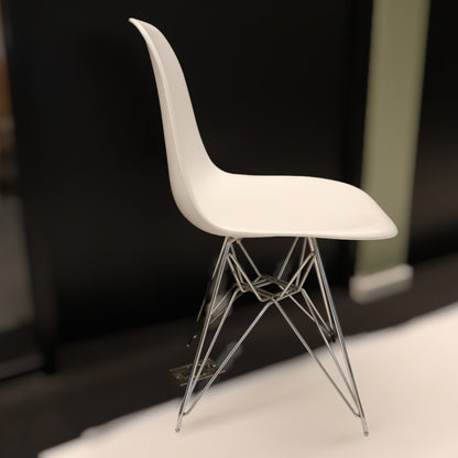 Kvalitetssikret | Eames Plastic Side Chair, hvit (replika)