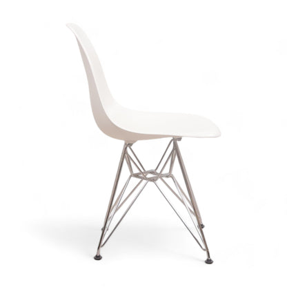 Kvalitetssikret | Eames Plastic Side Chair, hvit (replika)