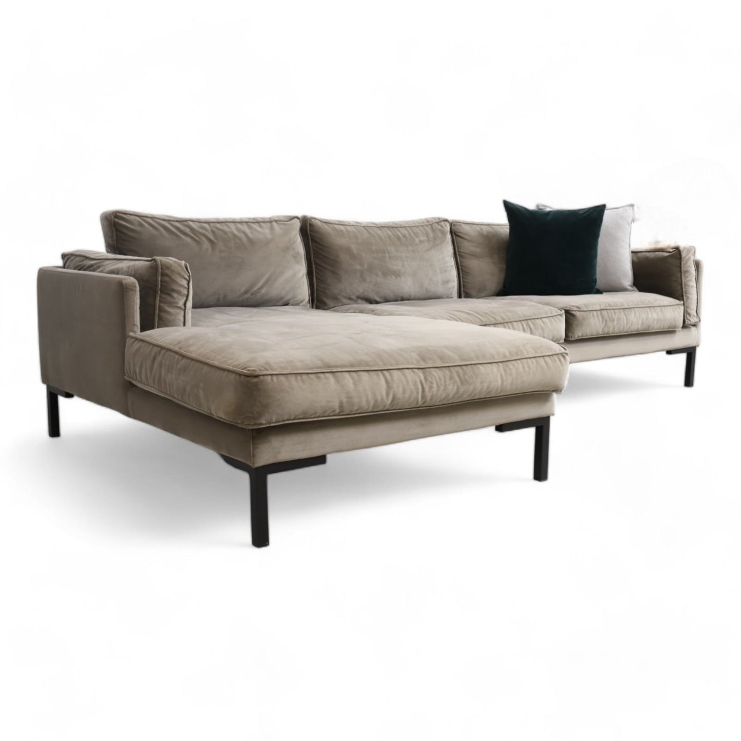 Nyrenset | June sjeselongsofa fra Home&Cottage i taupe velur