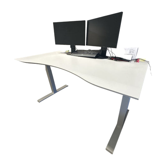Kvalitetssikret | 160x80 cm, elektrisk hev/senk skrivebord fra Kinnarps i hvitt