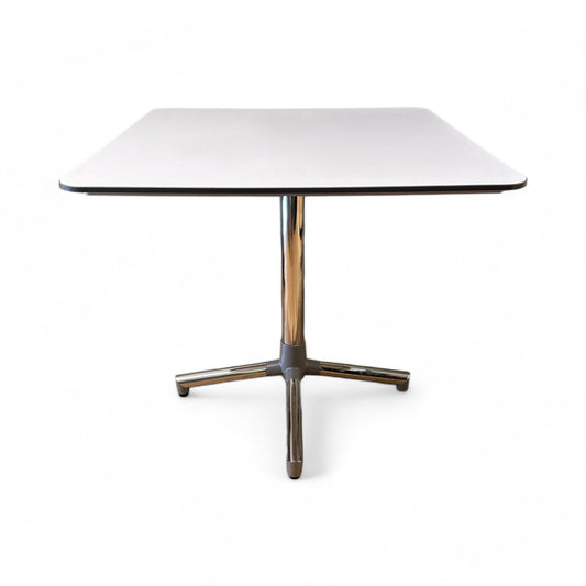 Nyrenset | ForaForm kvadratisk bord, 70x70 cm med hvit plate