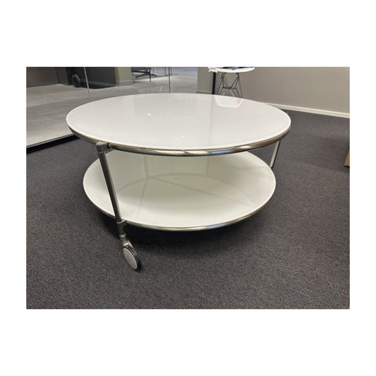 Nyrenset | Rundt bord med hjul i hvitt og metall
