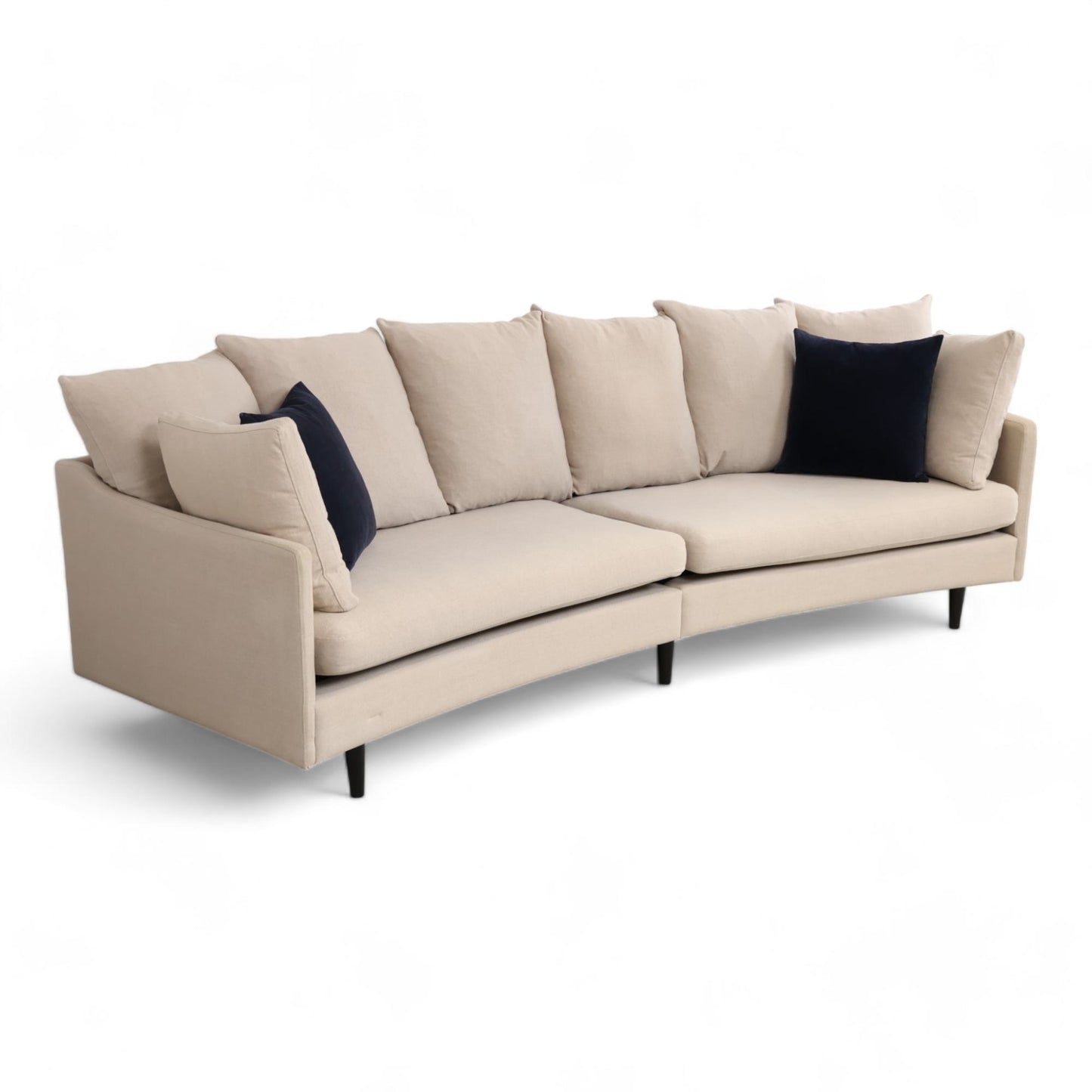 Nyrenset | Bøyd design 3-seter sofa fra Møbelringen i beige tekstil