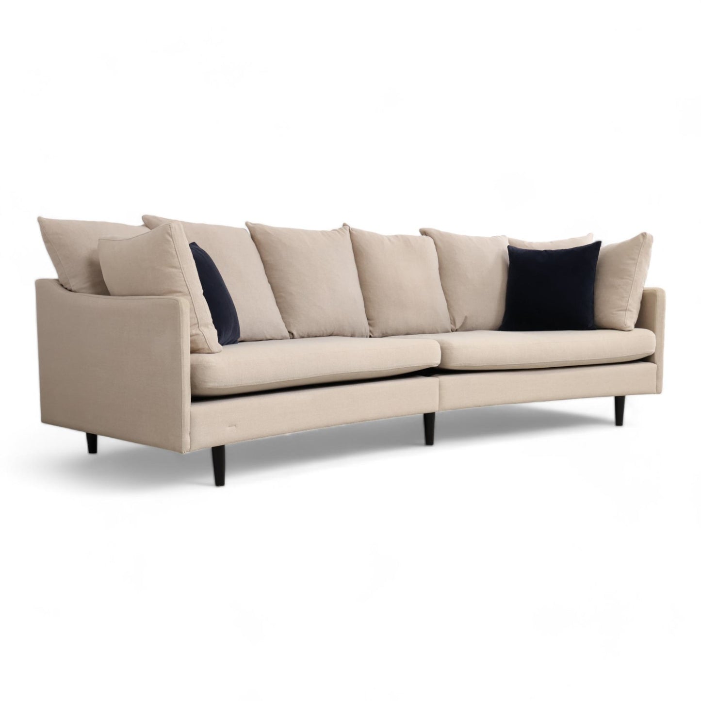 Nyrenset | Bøyd design 3-seter sofa fra Møbelringen i beige tekstil