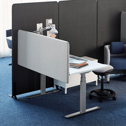 Helt nytt | Bordskjerm ZONE, B1600 H650 T36 mm  inkl. svarte beslag, stoff Etna, lys grå