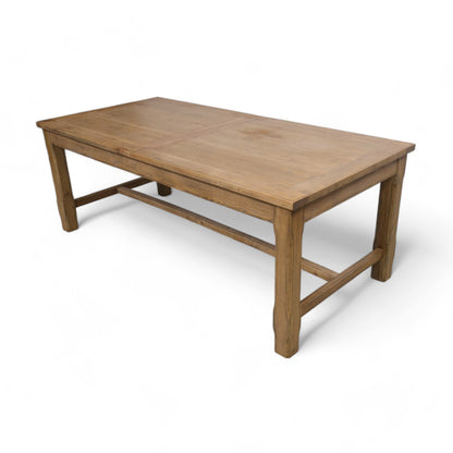 Stort spisebord i gråvasket eik med to ileggsplater