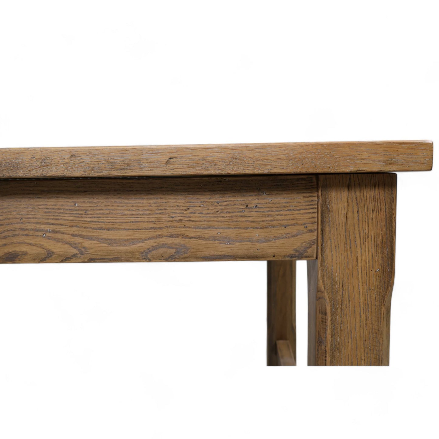 Stort spisebord i gråvasket eik med to ileggsplater