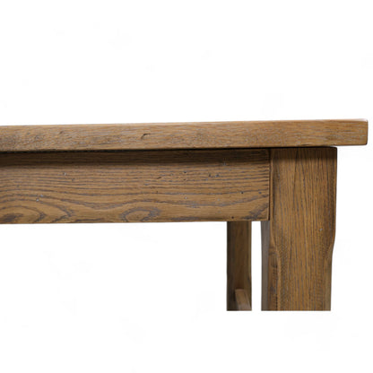 Stort spisebord i gråvasket eik med to ileggsplater