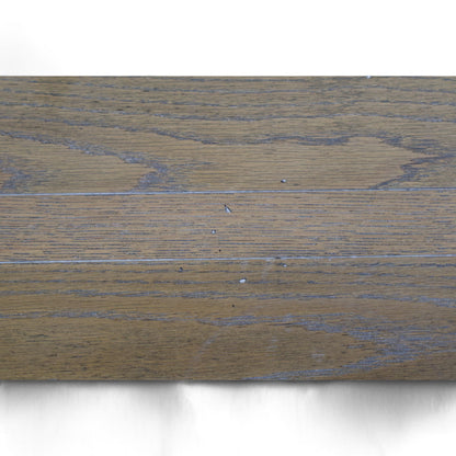 Stort spisebord i gråvasket eik med to ileggsplater