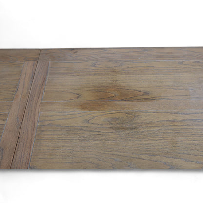 Stort spisebord i gråvasket eik med to ileggsplater