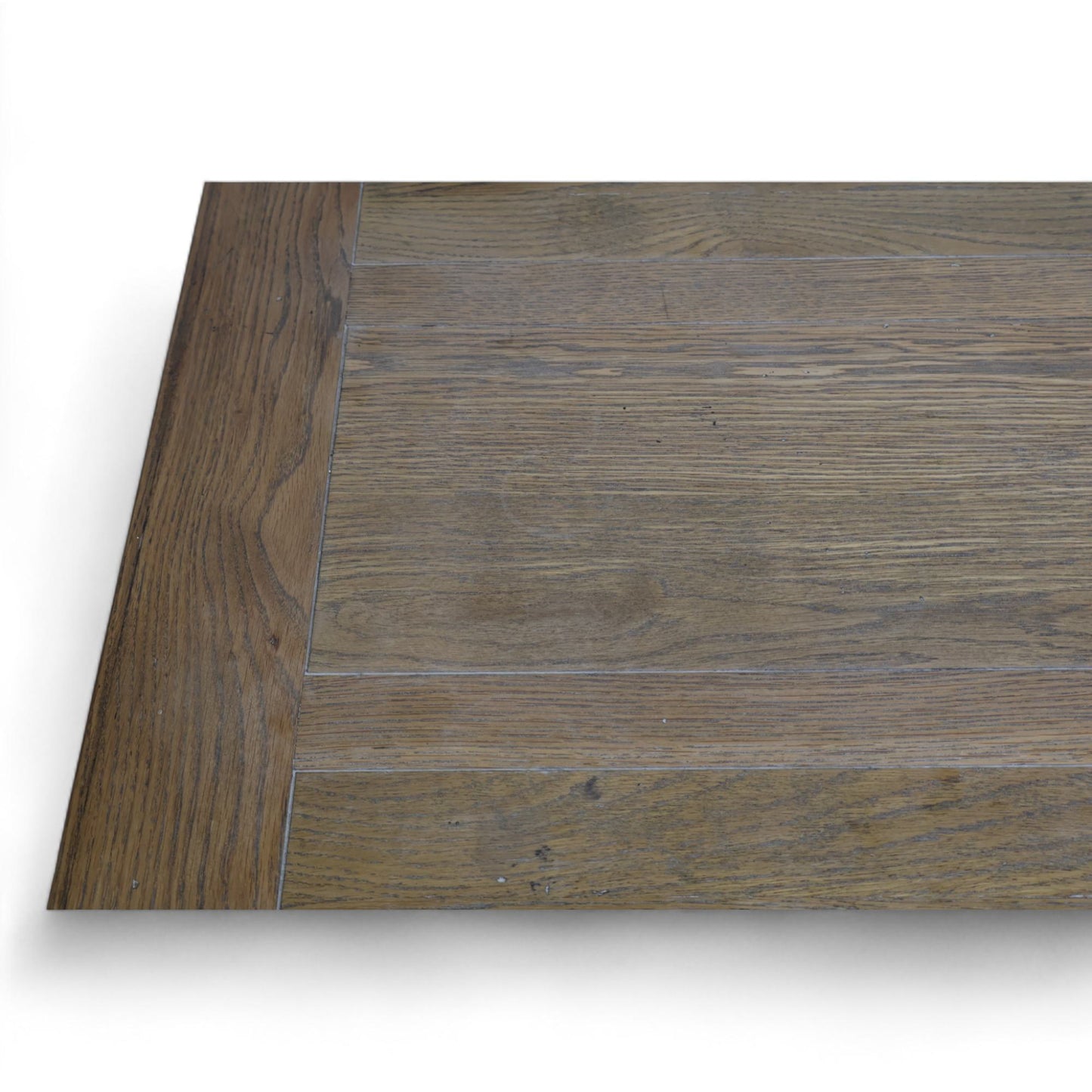 Stort spisebord i gråvasket eik med to ileggsplater