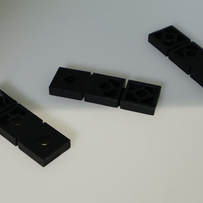 Hvitt skap i metall med to dører