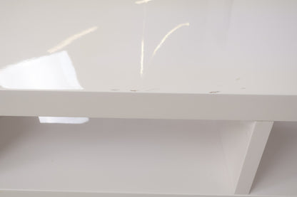 Hvit TV-benk på hjul