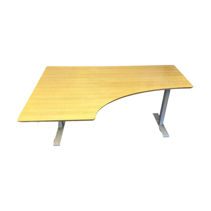 Elektrisk hev/senk skrivebord, trefarget med sving 160x110