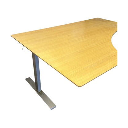 Elektrisk hev/senk skrivebord, trefarget med sving 160x110