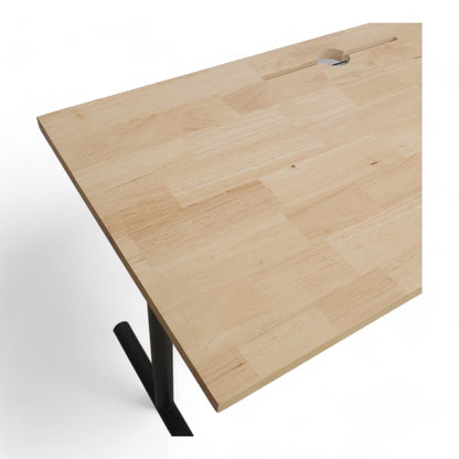 Skrivebord i tre med sorte metallben, 122x60 cm