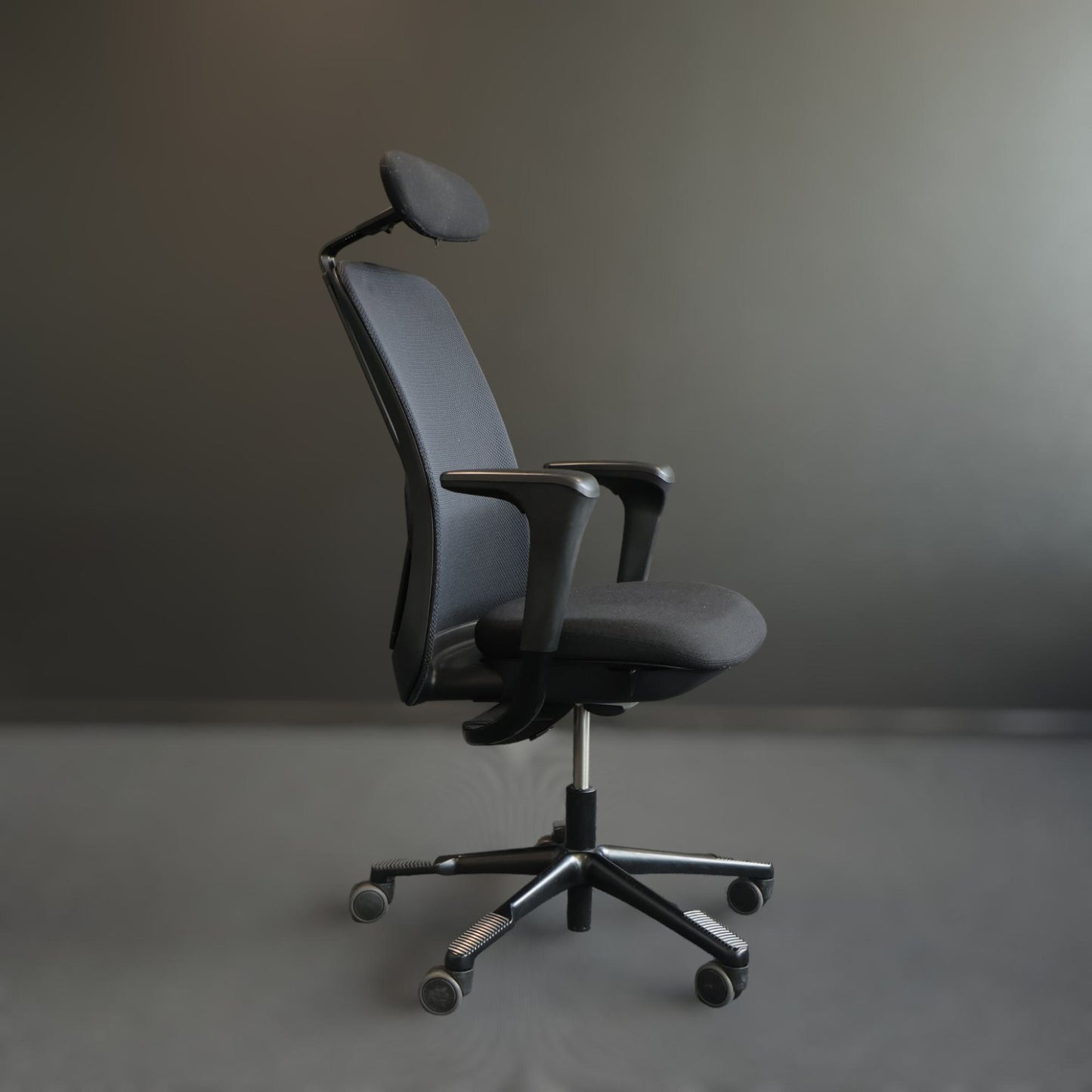 Nyrenset | HÅG SoFi Mesh 7500 kontorstol med armlene og hodehviler