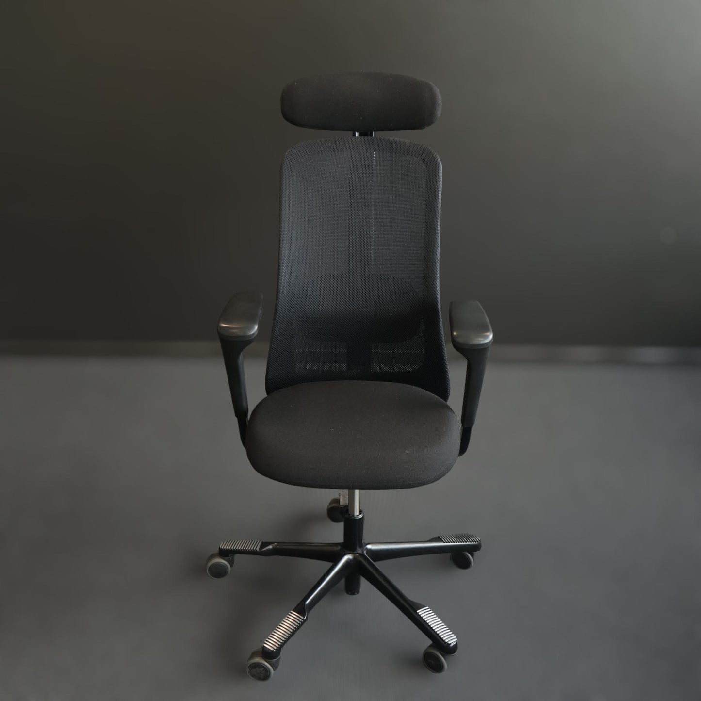 Nyrenset | HÅG SoFi Mesh 7500 kontorstol med armlene og hodehviler