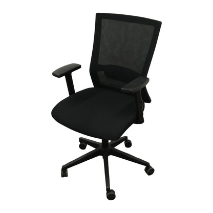 Sort justerbar kontorstol med mesh rygg