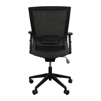 Sort justerbar kontorstol med mesh rygg