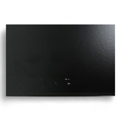 Lav hylle med skap fra Cube Design i sort