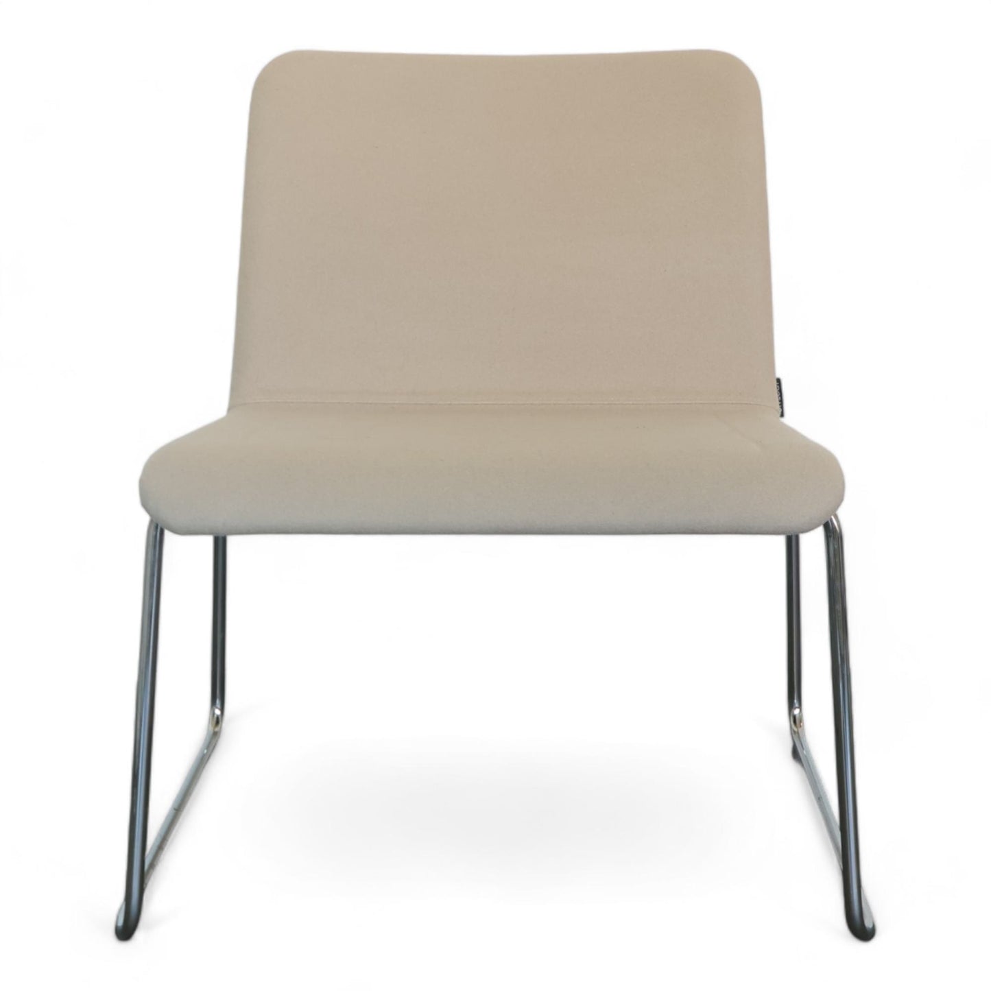 Offecct loungestol med lav rygg i lys grå/beige tekstil