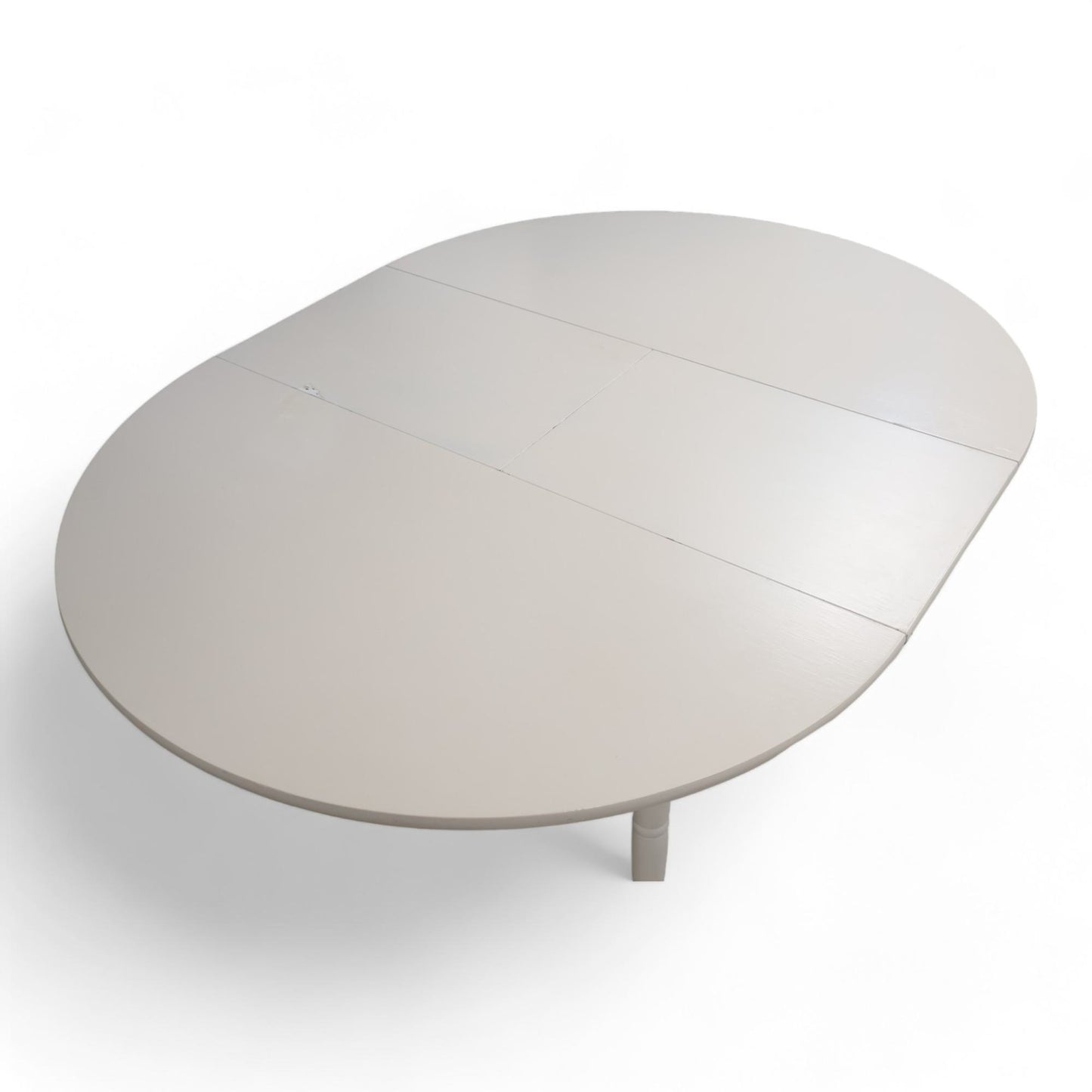 Hvitt rundt spisebord i tre med ileggsplate ø1120cm