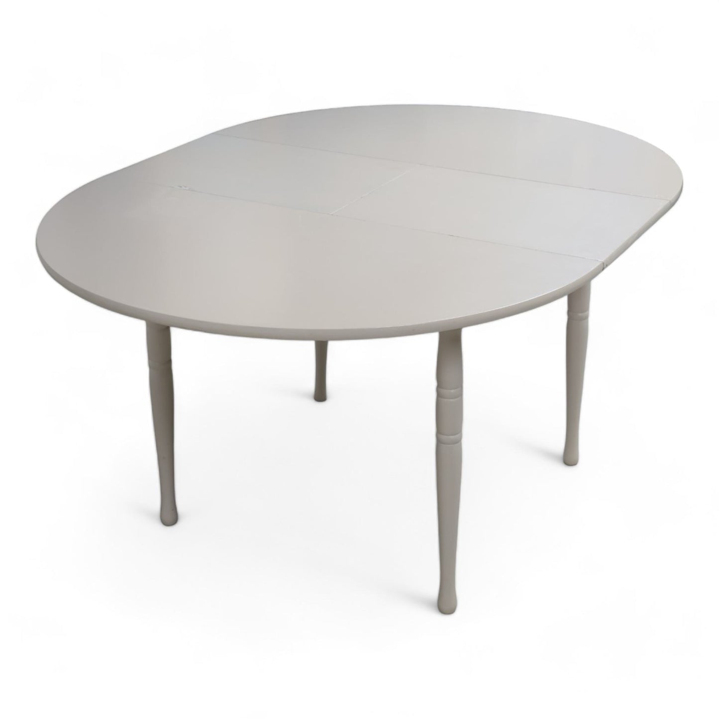 Hvitt rundt spisebord i tre med ileggsplate ø1120cm