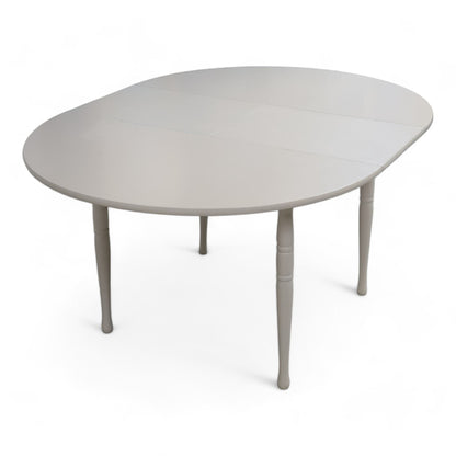 Hvitt rundt spisebord i tre med ileggsplate ø1120cm