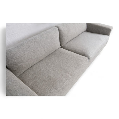 Nyrenset | Lys grå Bolia Scandinavia 3-seter med puff og nakkestøtte