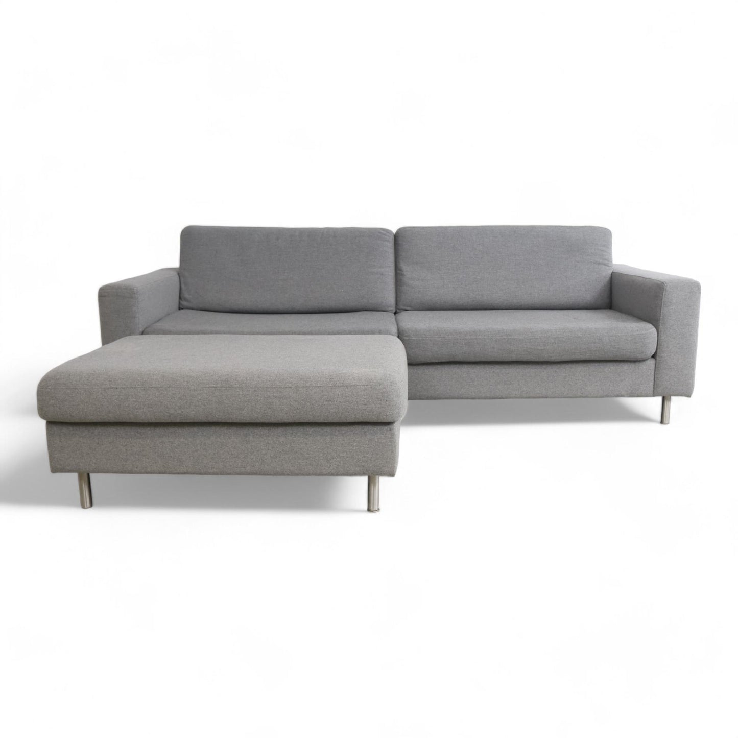 Nyrenset | Lys grå Bolia Scandinavia 3-seter sofa med puff