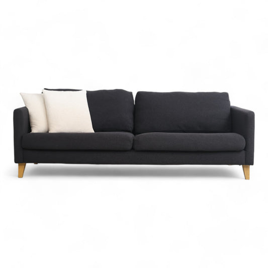 Nyrenset | Elegant mørk grå 3-seter sofa fra SITS