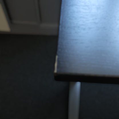 160x120cm Elektrisk hev/senk skrivebord med høyresving og grå bein